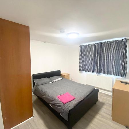 The Heathrow Lodge London Uk Harmondsworth ภายนอก รูปภาพ