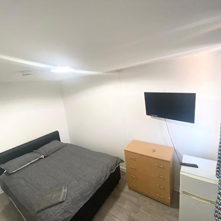 The Heathrow Lodge London Uk Harmondsworth ภายนอก รูปภาพ