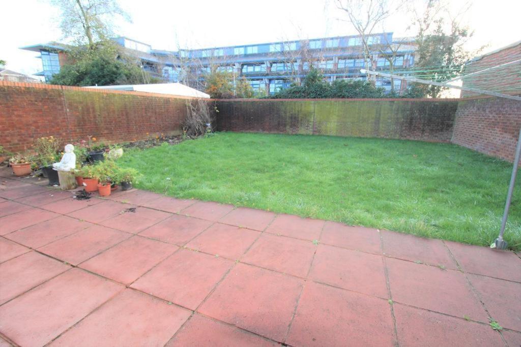 The Heathrow Lodge London Uk Harmondsworth ภายนอก รูปภาพ