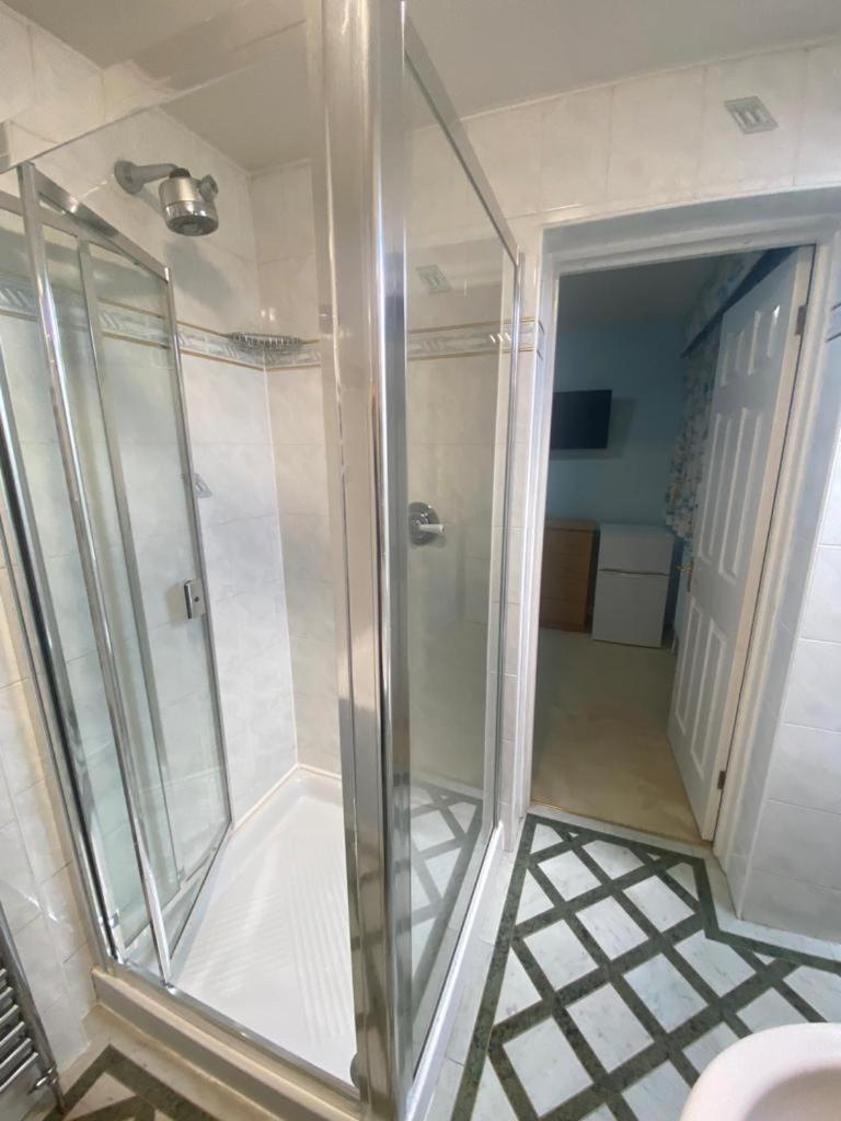 The Heathrow Lodge London Uk Harmondsworth ภายนอก รูปภาพ
