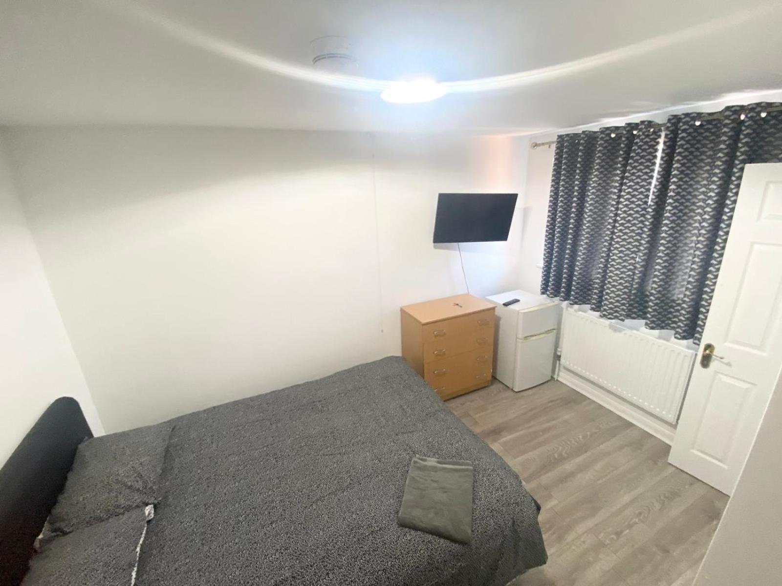 The Heathrow Lodge London Uk Harmondsworth ภายนอก รูปภาพ