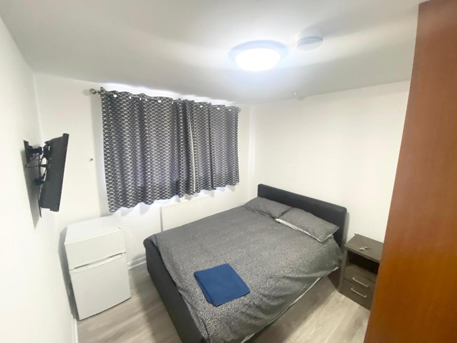 The Heathrow Lodge London Uk Harmondsworth ภายนอก รูปภาพ