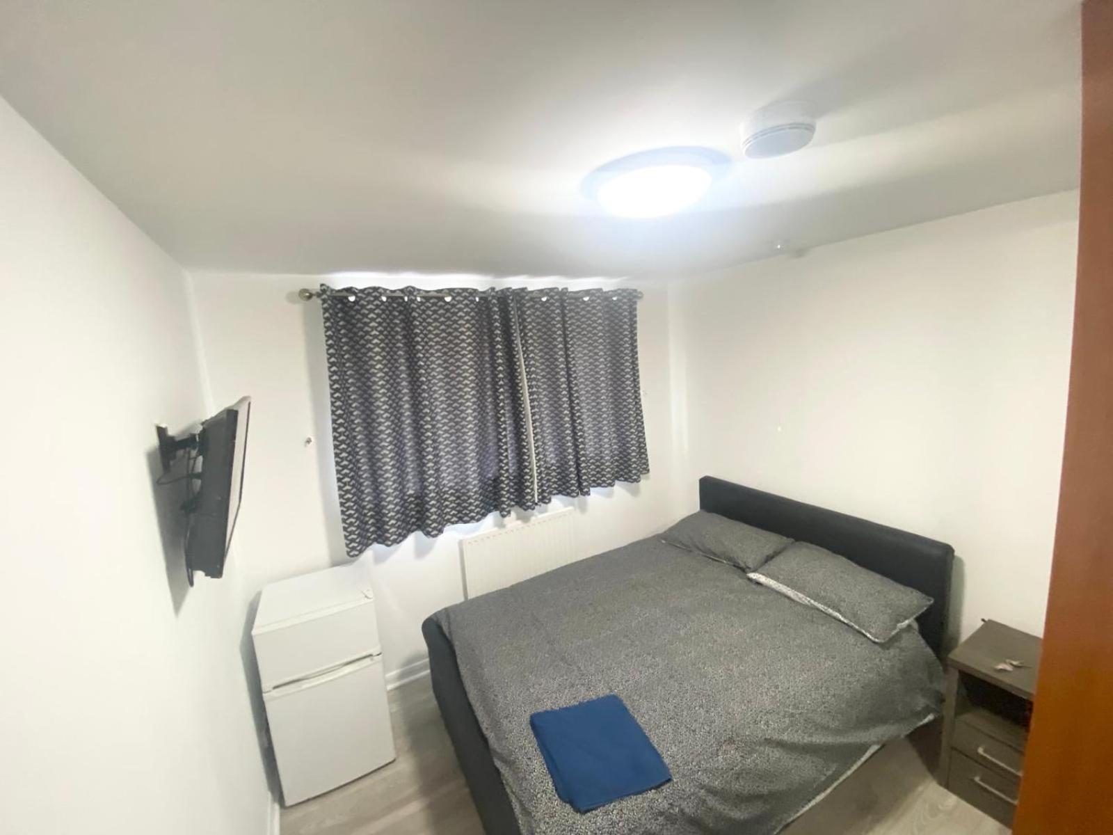 The Heathrow Lodge London Uk Harmondsworth ภายนอก รูปภาพ