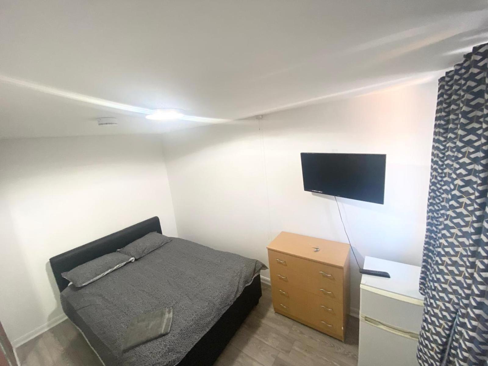 The Heathrow Lodge London Uk Harmondsworth ภายนอก รูปภาพ