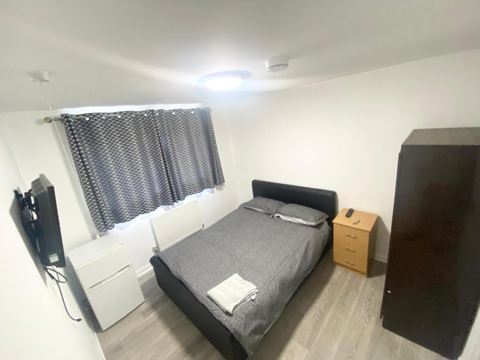 The Heathrow Lodge London Uk Harmondsworth ภายนอก รูปภาพ